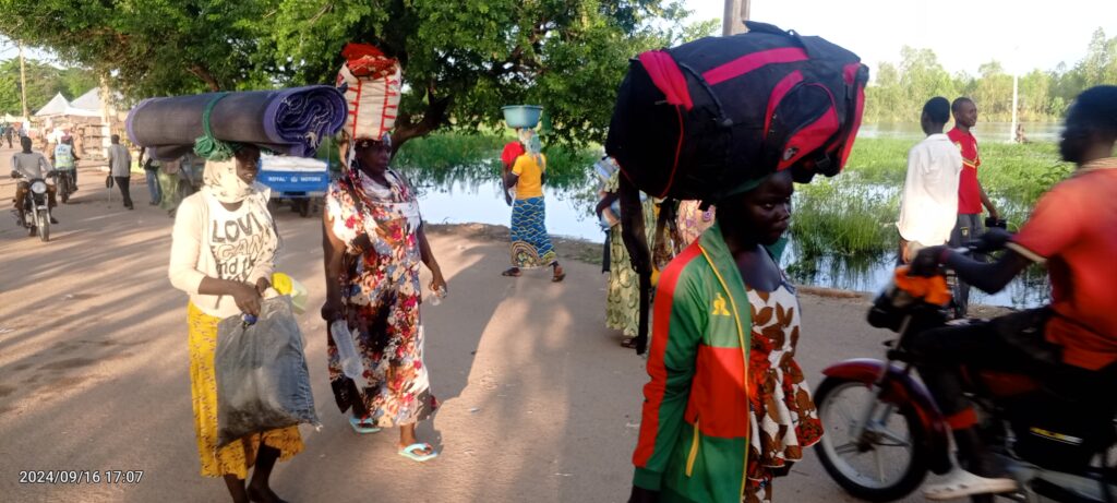 Yagoua, Mayo-Danay – Les récentes inondations qui ont ravagé la région du Mayo-Danay ont mis à genoux de nombreuses familles, mais ce sont les femmes qui en subissent le plus durement les conséquences. Déjà fragilisées par un contexte socio-économique précaire, elles se retrouvent aujourd'hui sans abri, sans revenus et contraintes de faire face à une situation humanitaire critique.